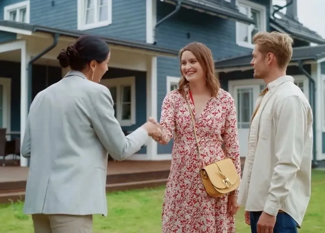 Realtor couple handshake